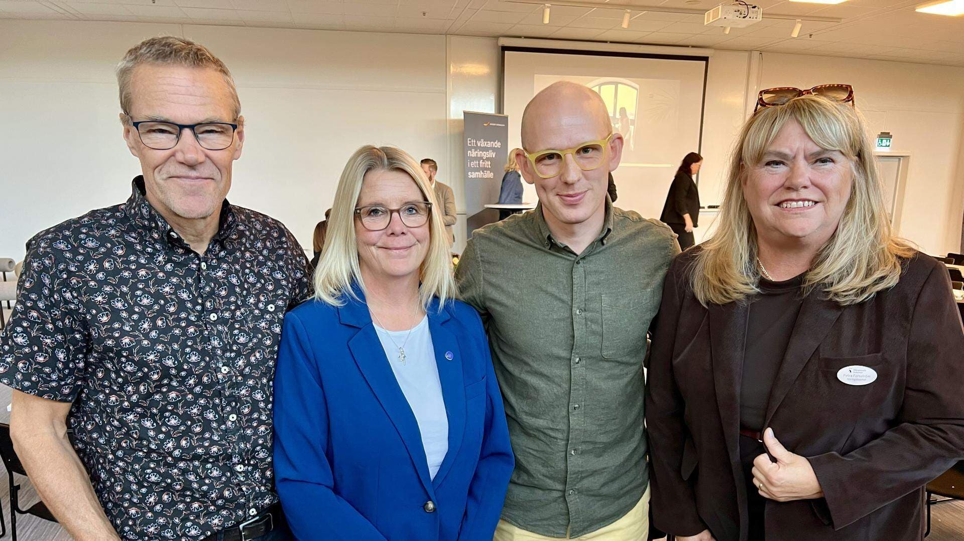 Lars Liljedahl, Eva-Clara Viklund, Jonas Bergström och Petra Forsström står på rad.