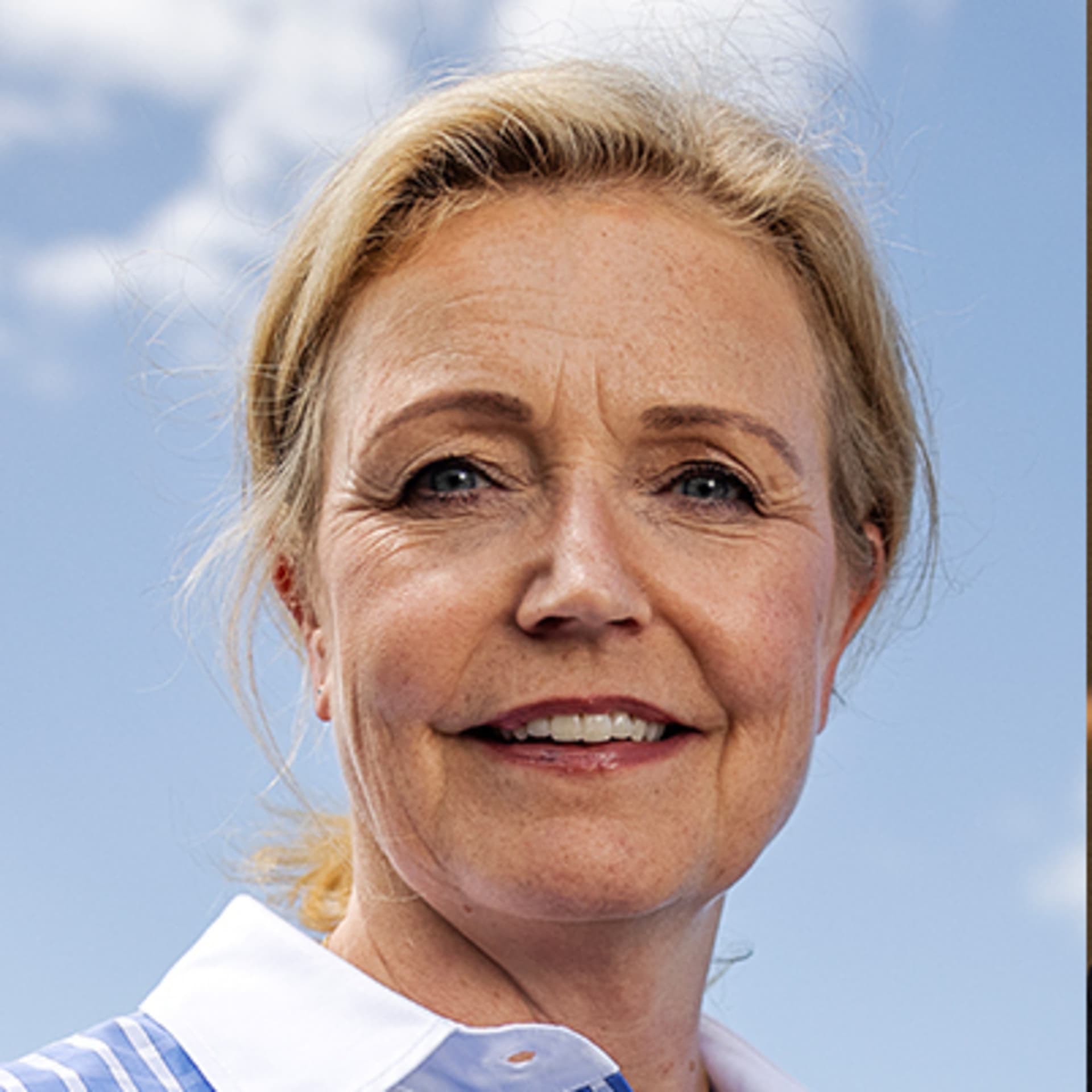 Centerpartiets partiordförande Elisabeth Thand Ringqvist, Teknikföretagens vd Pia Sandvik, Svenskt Näringslivs vd Jan-Olof Jacke, Almegas vd Ann Öberg, Transportföretagens vd Jonas Hagelqvist, Svensk Handels vd Sofia Larsen och Byggföretagens vd Kristoffer Tamsons.