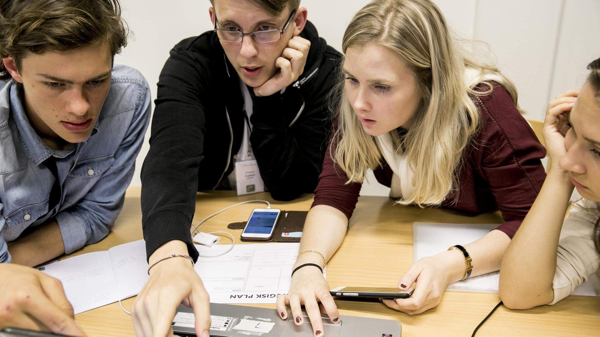 Ungdomar som arbetar