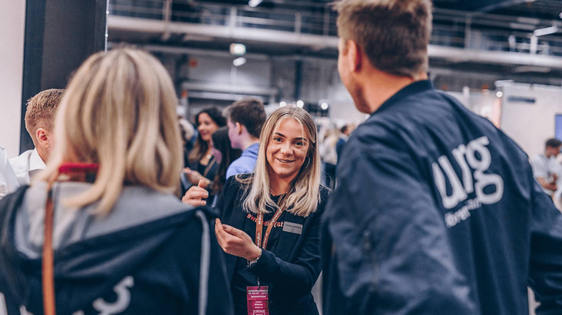 Ungdommar på UF-mässa