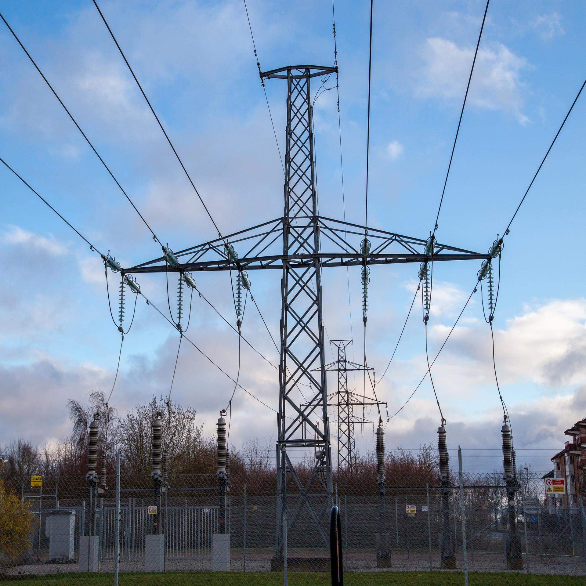 Högspänningsledning