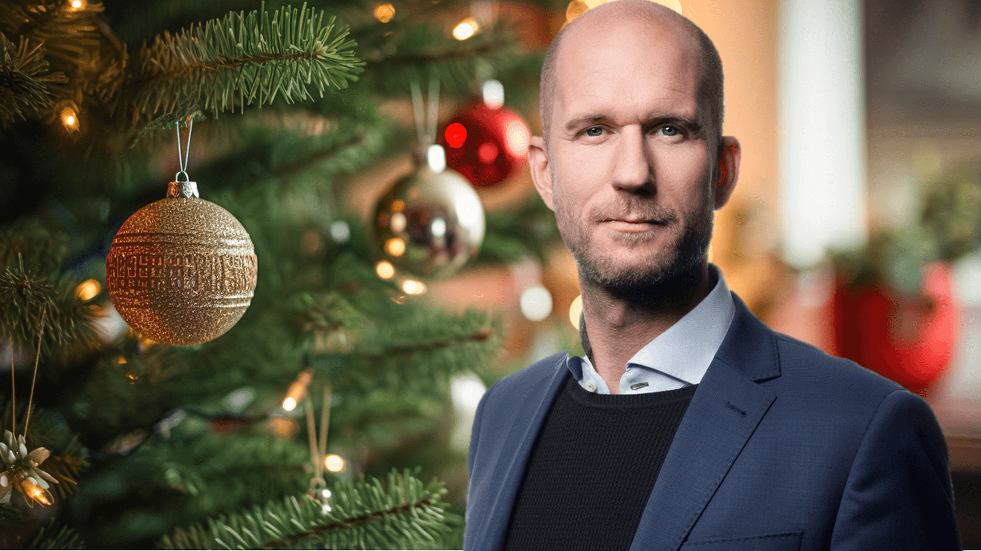Mats Andersson och en julgran i bakgrunden