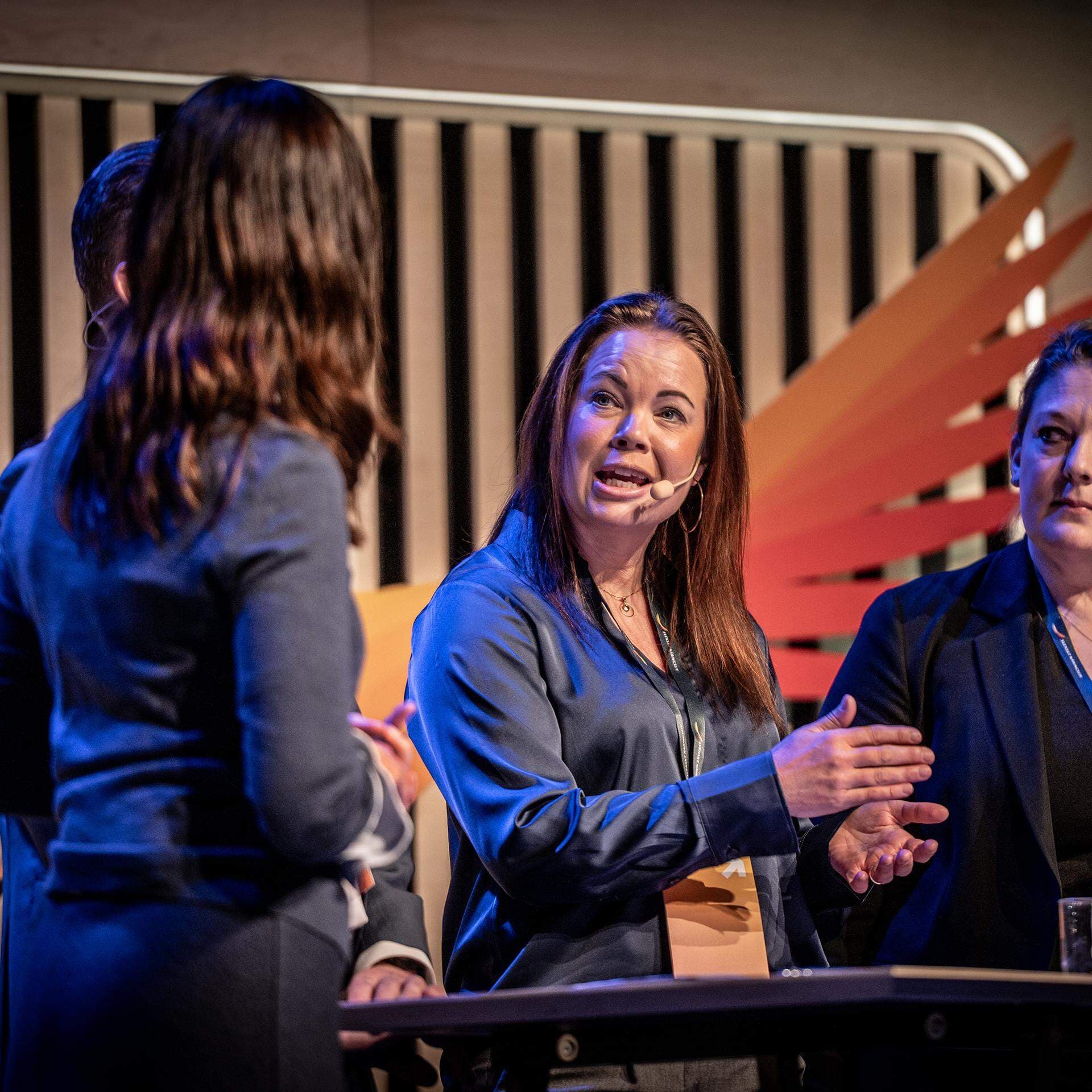 Åsa Sterling, vd för Würth, berättar om kaoset när en rondell i anslutning till företagets butik stängdes av helt utan förvarning. Loka Brunns vd Marie Dahlgren (t.h) vittnar om hur plötsligt nedstängd trafik stängt ute medarbetare från jobbet. ”Tillgänglighet är en grundförutsättning för tillväxt, investeringar och jobb”, säger hon.